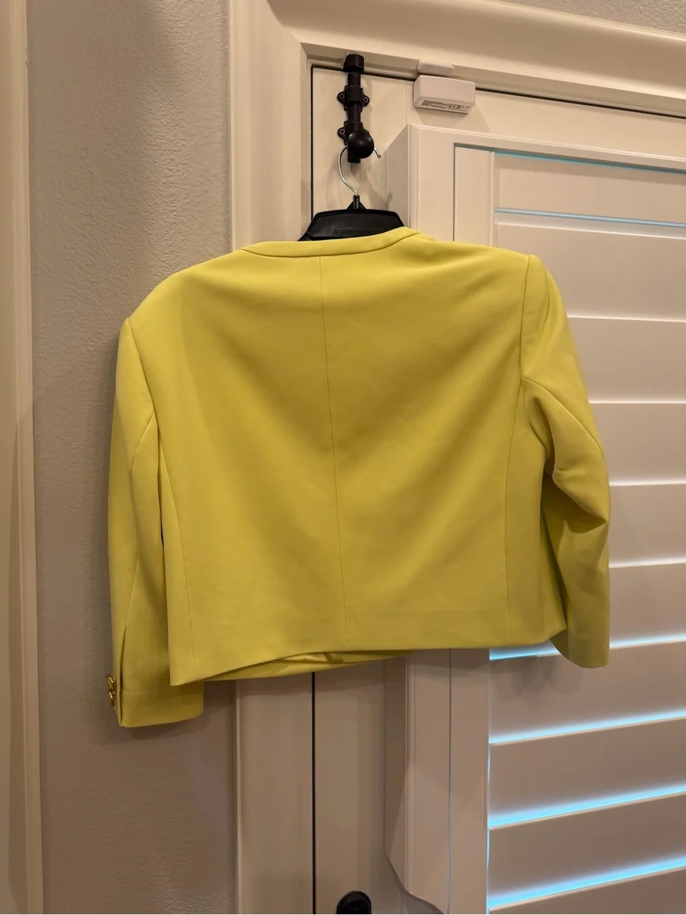 New Generation Love Bright Yellow Cropped Collarless Blazer. Size XS - Picture 4 of 4
